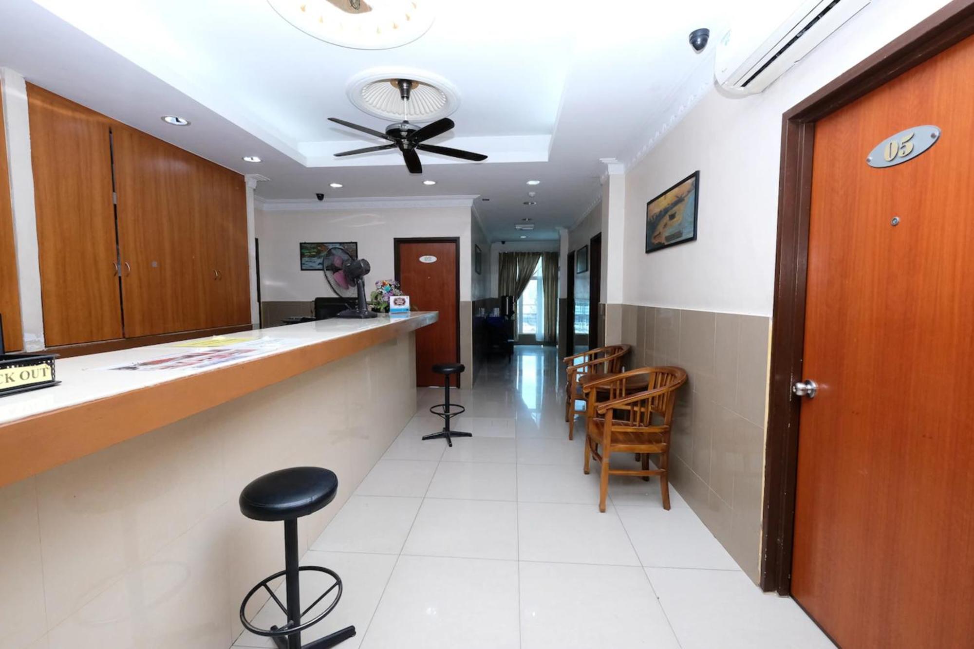 Super Oyo 707 Ayuni Hotel Bangi Exterior photo