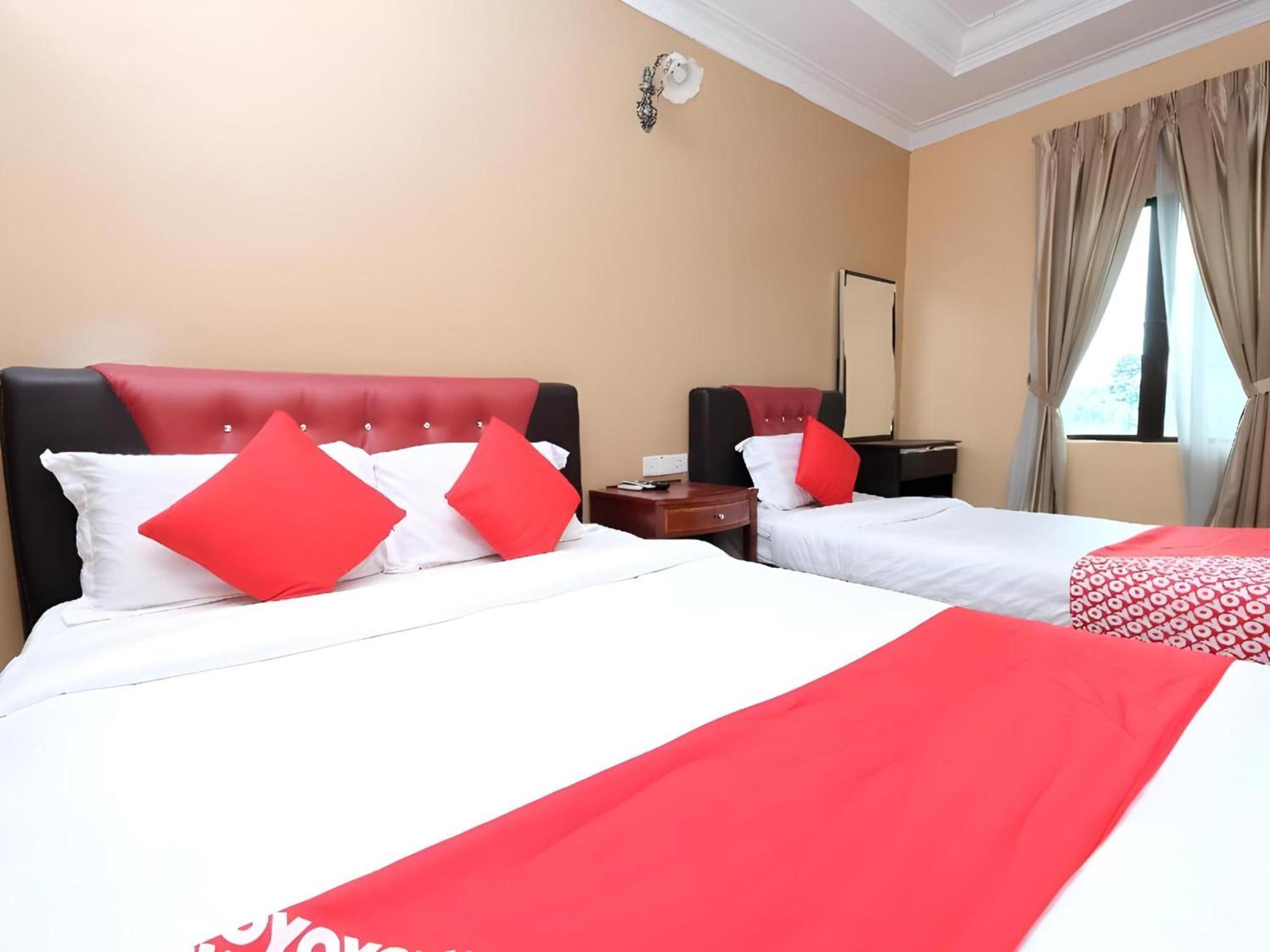 Super Oyo 707 Ayuni Hotel Bangi Exterior photo