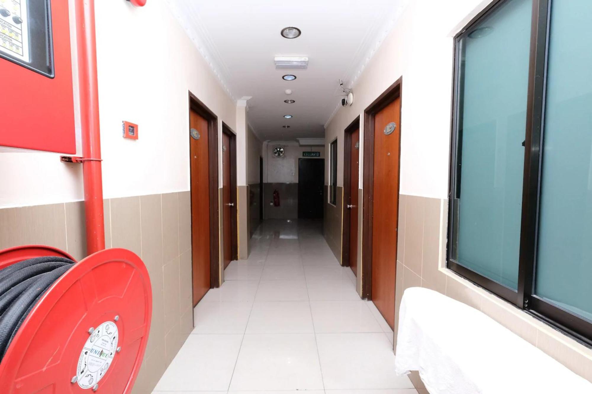 Super Oyo 707 Ayuni Hotel Bangi Exterior photo