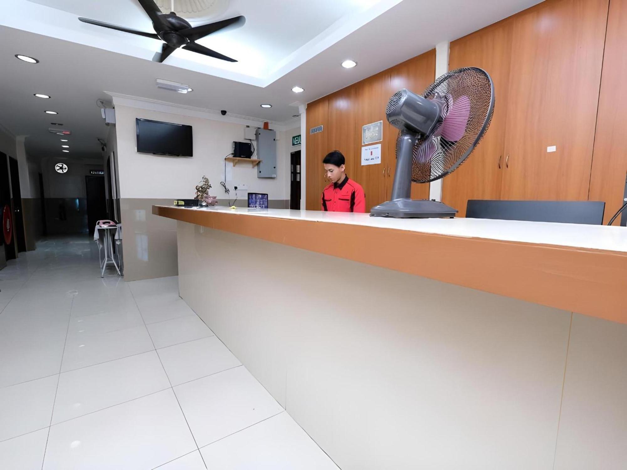 Super Oyo 707 Ayuni Hotel Bangi Exterior photo
